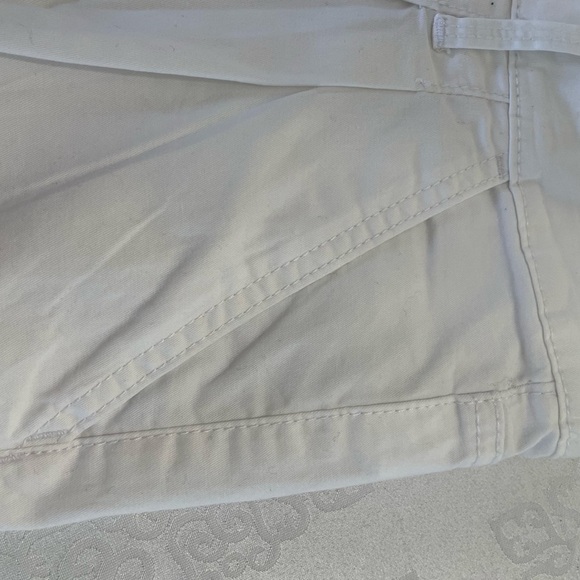 Gloria Vanderbilt women’s pleated white cotton shorts size 12 . Zip fly button. - Picture 4 of 4